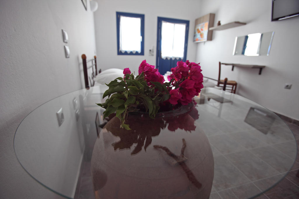 Margarita'S Rooms Folegandros Town Phòng bức ảnh