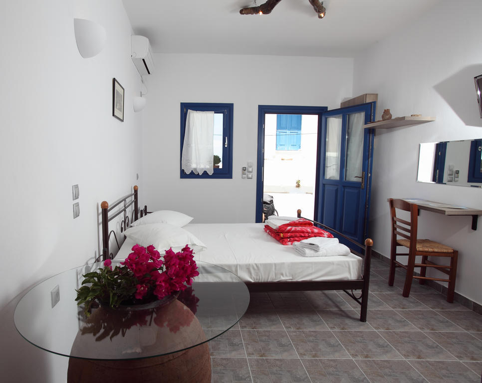 Margarita'S Rooms Folegandros Town Phòng bức ảnh